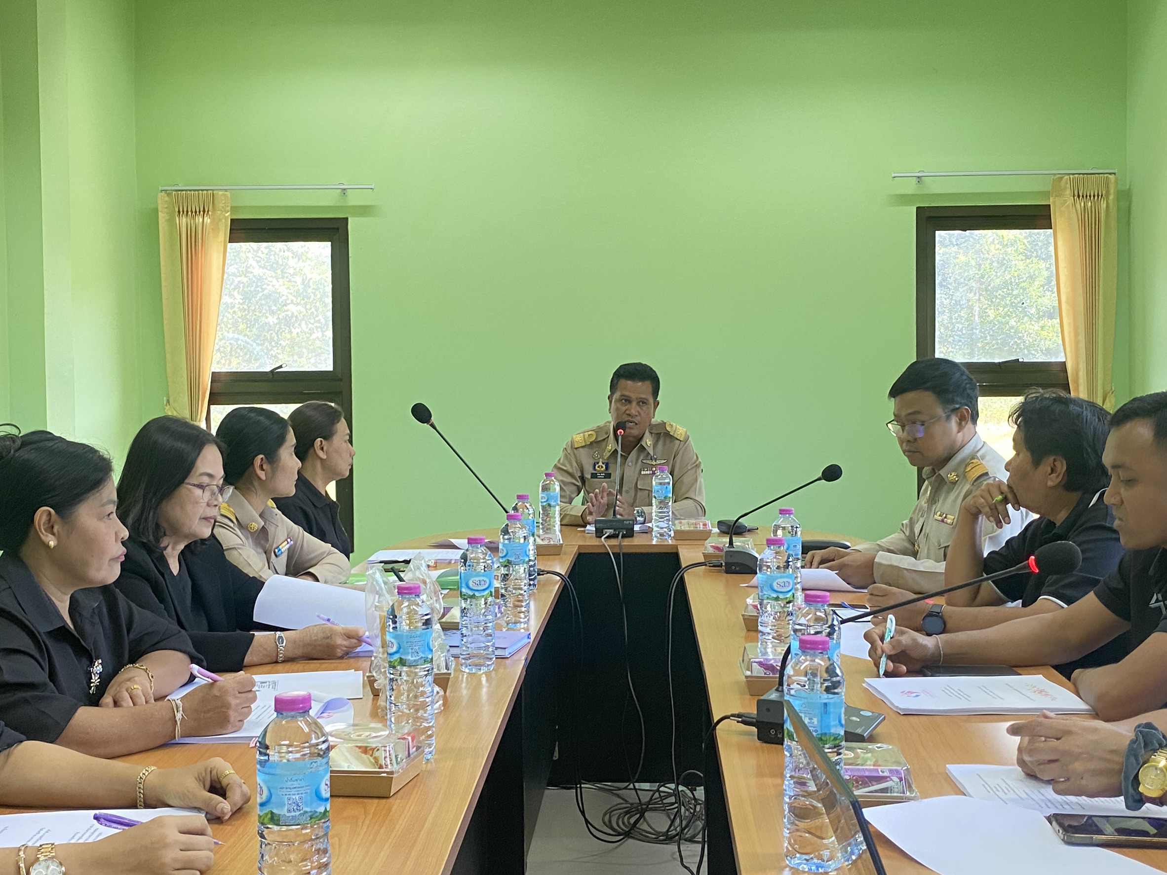 พช.ตะกั่วป่า จัดประชุมคณะอนุกรรมการกลั่นกรองและติดตามการดำเนินงานกองทุนพัฒนาบทบาทสตรีอำเภอตะกั่วป่า ครั้งที่ 1/2569